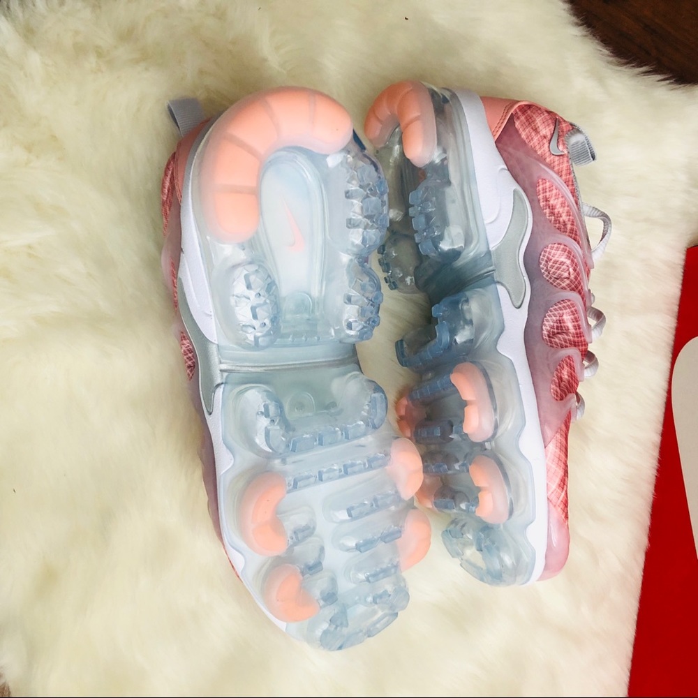 SOLD NWT Nike air vapormax plus - Picture 5 of 6